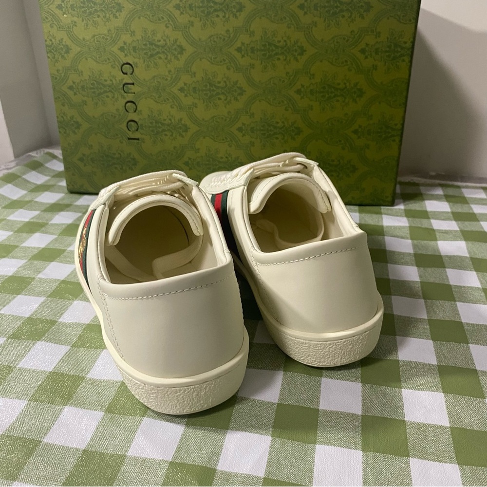 Gucci Cream Sneakers with Red and Green Accents - Picture 5 of 8